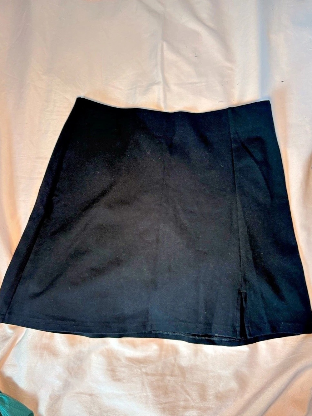 American Eagle Black Solid Mini Skirt with Shorts and Slit Size S